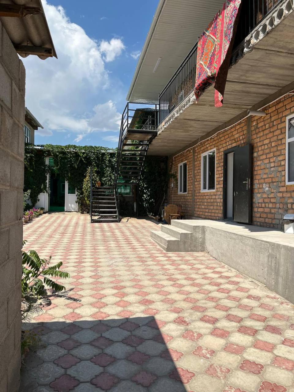 Tamchy "Bilim" Guest House מראה חיצוני תמונה